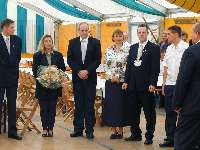 amtierende Majestt Thomas I Esser & Knigin Yvette zusammen mit der neuen Majestt Franz I Weitz & Knigin Marion
